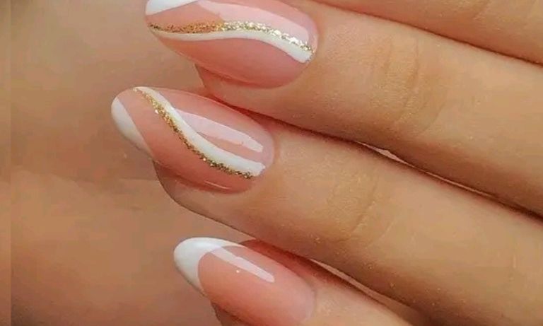 Lip gloss and white color nail ideas