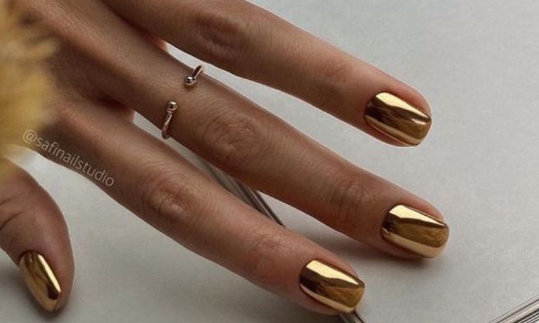 Gold Metallic Manicure